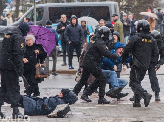 Протести в Білорусі та Росії: чому мовчить українська «революційна» влада?