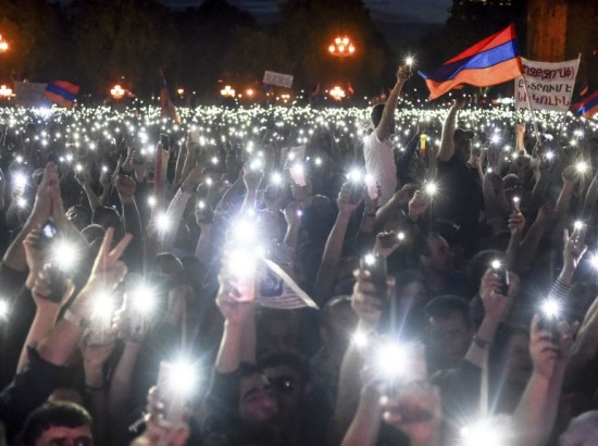 Майдан у Вірменії. Пашинян хоче влади?
